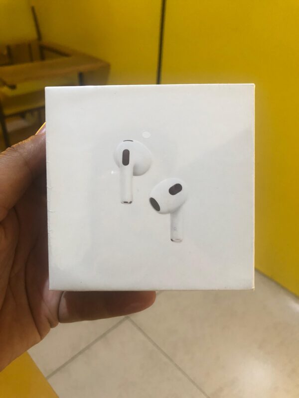 AirPods with MagSafe Charging Case